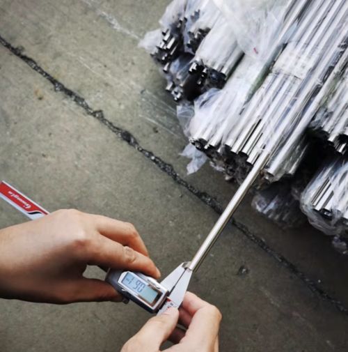 Blog công ty mới nhất về Expanding Industrial Possibilities with 201 and ASTM 304/316L Seamless Stainless Steel Pipes