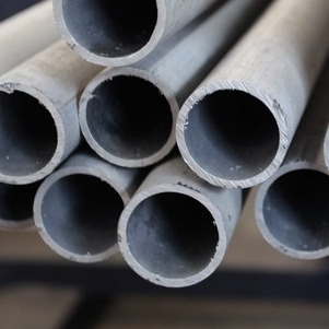 API ASME SA210 Ống kim loại liền mạch tròn với bề mặt hoàn thiện, ống trao đổi nhiệt T1